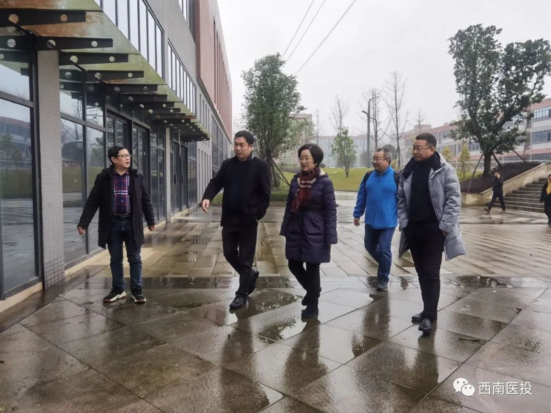 西南醫(yī)投集團董事長黃露調(diào)研瀘州醫(yī)療器械職業(yè)學(xué)院項目推進(jìn)情況