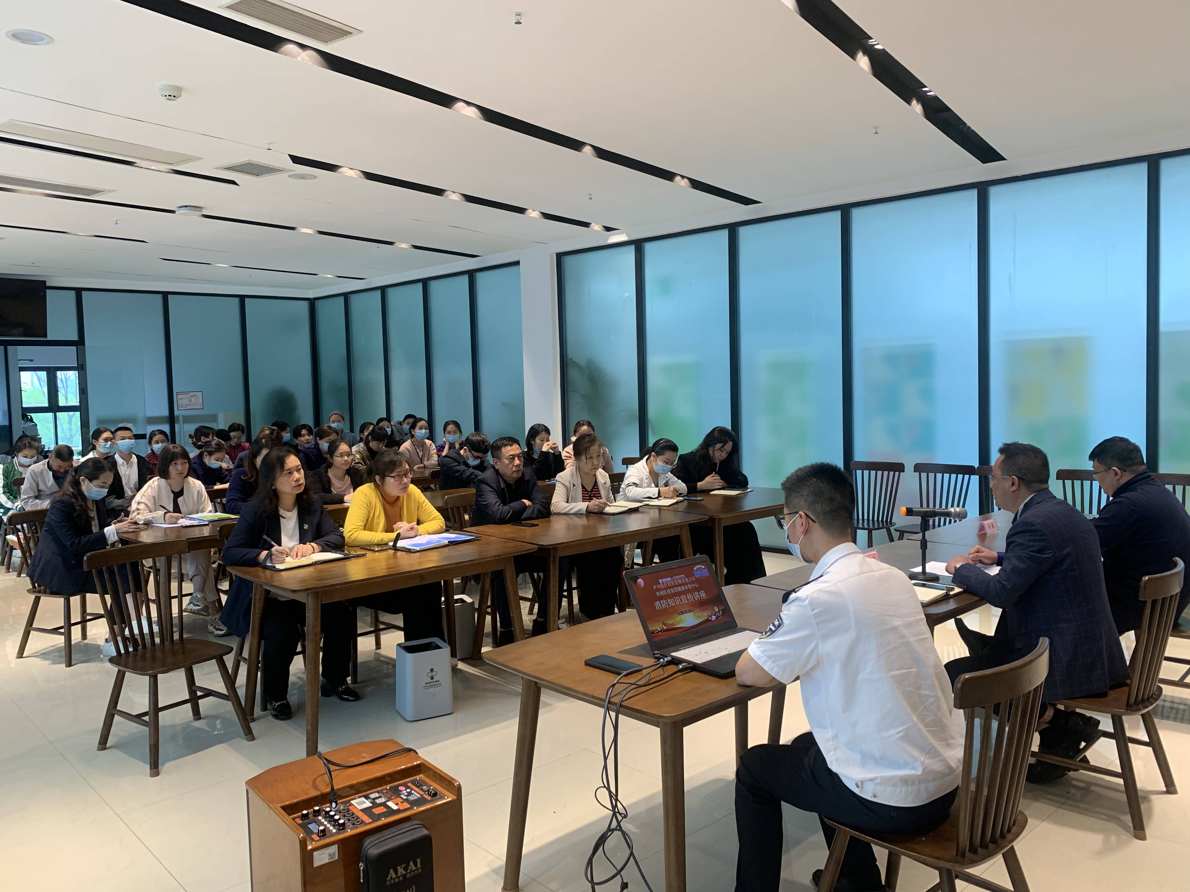 消防安全記于心 消防演練在于行——醫(yī)療投資公司開展消防安全培訓演練