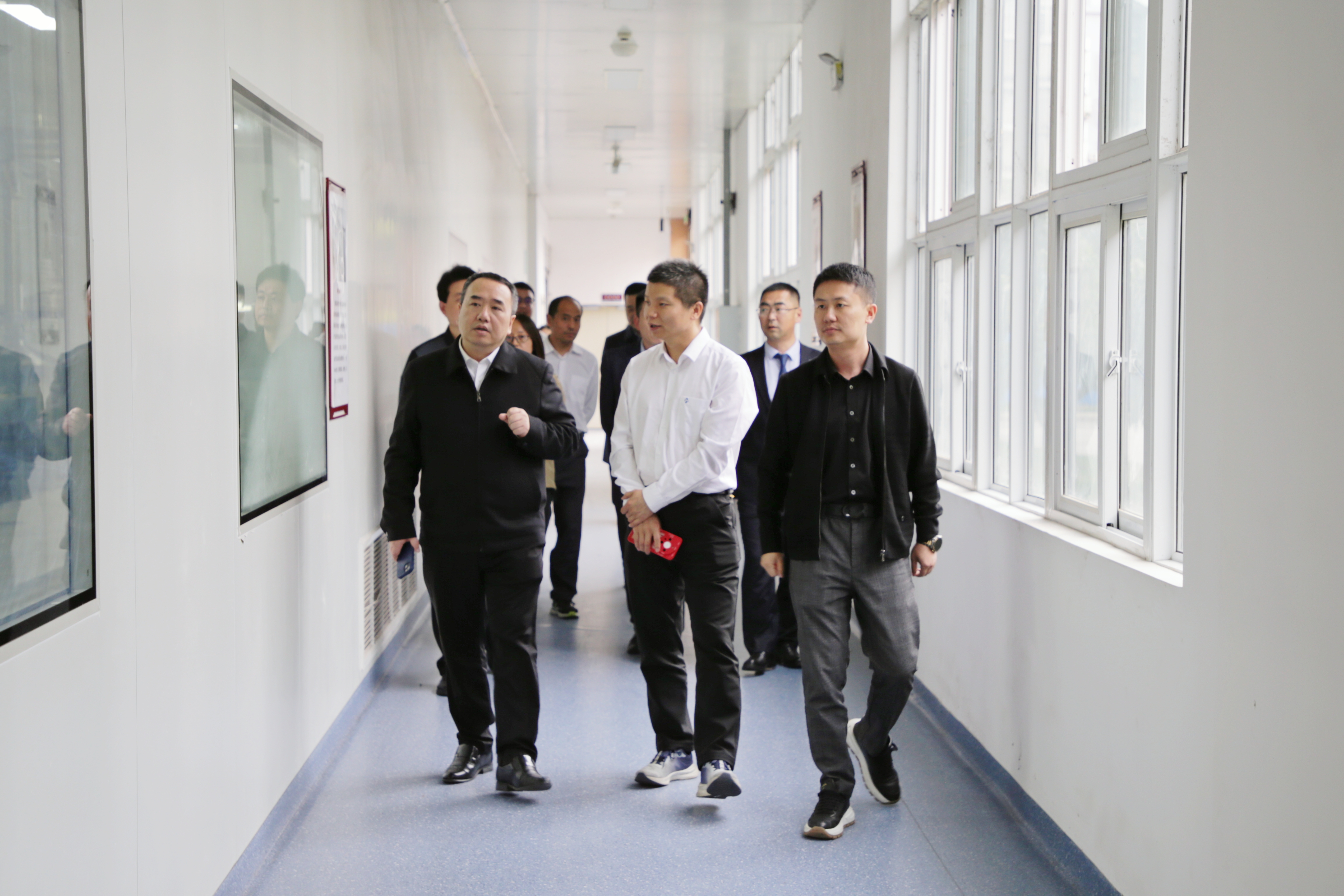 通用環球醫療集團有限公司蒞臨西南醫投集團考察調研