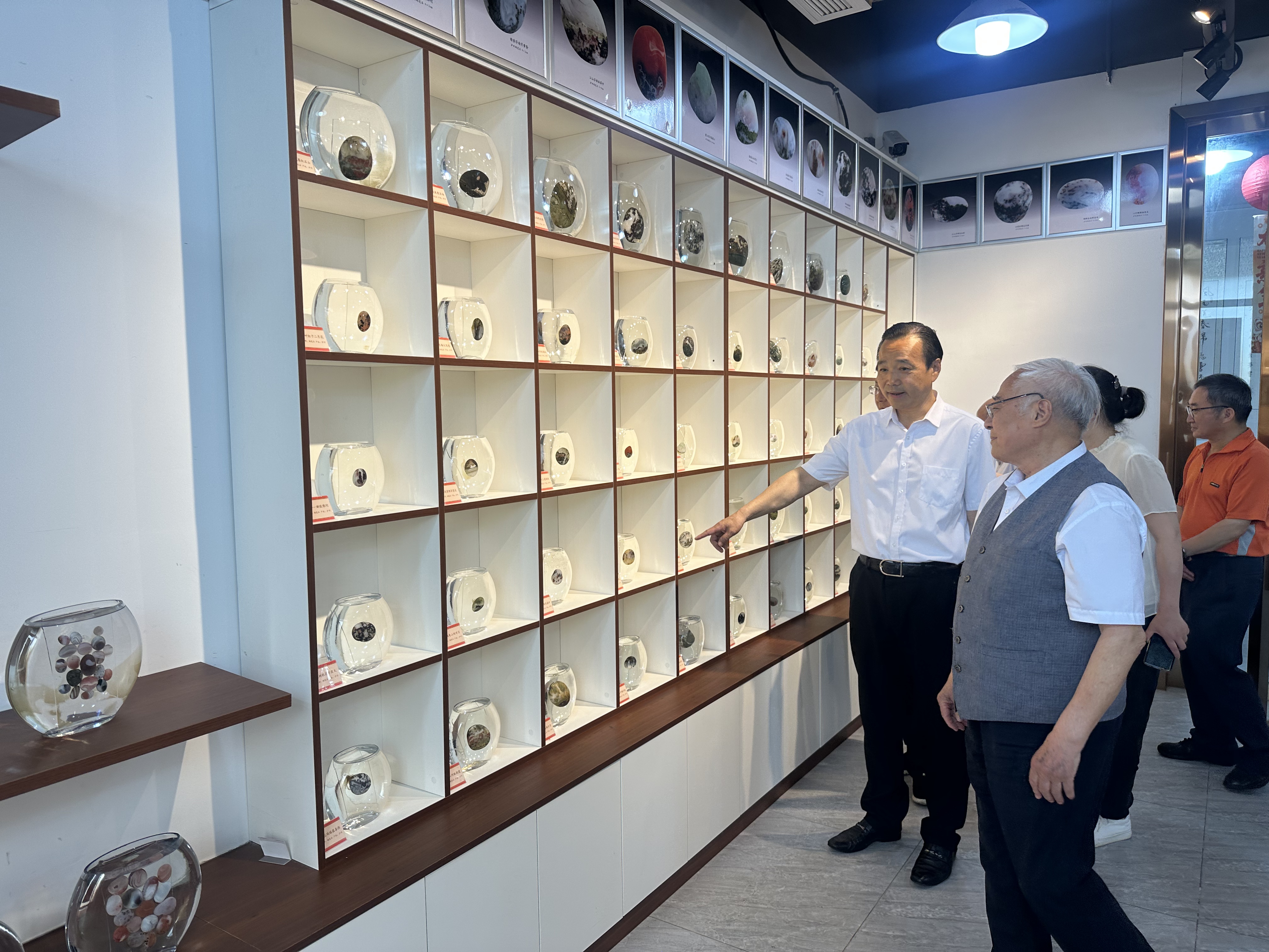 市關(guān)工委企業(yè)工委專題調(diào)研西南醫(yī)投集團(tuán)關(guān)工委